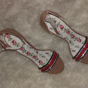 BLACH FRIDAY CLEARANCE HEELS!!!!